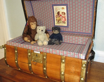 Antique Jenny Lind Stagecoach trunk, petite classic vintage brass bound studded Hourglass style wooden steamer chest restored tray&Key C1870