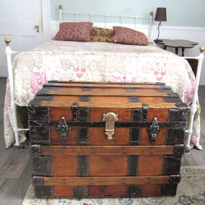 Antique trunk, vintage top quality professional grade Flat top wooden steamer chest restored w/tray&key C1880 great coffee table, table top