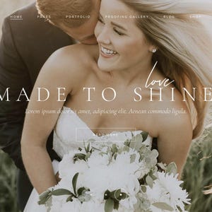 Op de afbeelding: Een bruid en bruidegom omhelzen elkaar in een veld met hoog gras. De bruid draagt een witte trouwjurk en haar haar waait in de wind. De bruidegom draagt een donker pak. De tekst "love MADE TO SHINE" is over de afbeelding gelegd.