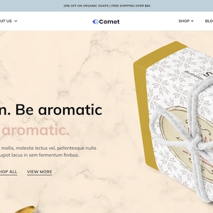 Könnte beinhalten: Ein gelbes Seifenstück in gemusterter Verpackung, mit weißer Schnur gebunden. Die Verpackung hat ein Blumenmuster und den Schriftzug "Authentic Soap". Das Bild enthält auch eine Sonnenblume und den Text "Be clean. Be aromatic."