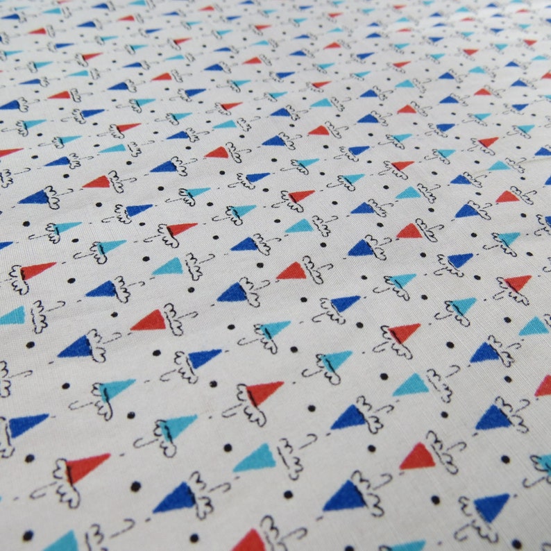 VINTAGE 40s Red Blue Novelty Umbrella Print Rayon Crepe Fabric 3 Yard REMNANT image 1