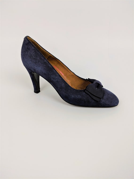 1980s Navy Suede Bow Pumps | Rosina Ferragamo Schi