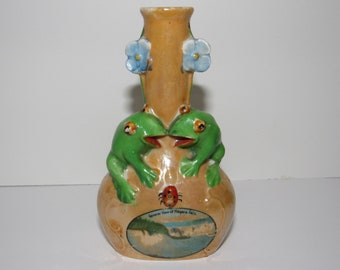 Vintage Lusterware Souvenir Bud Vase With Frogs "Niagara Falls"