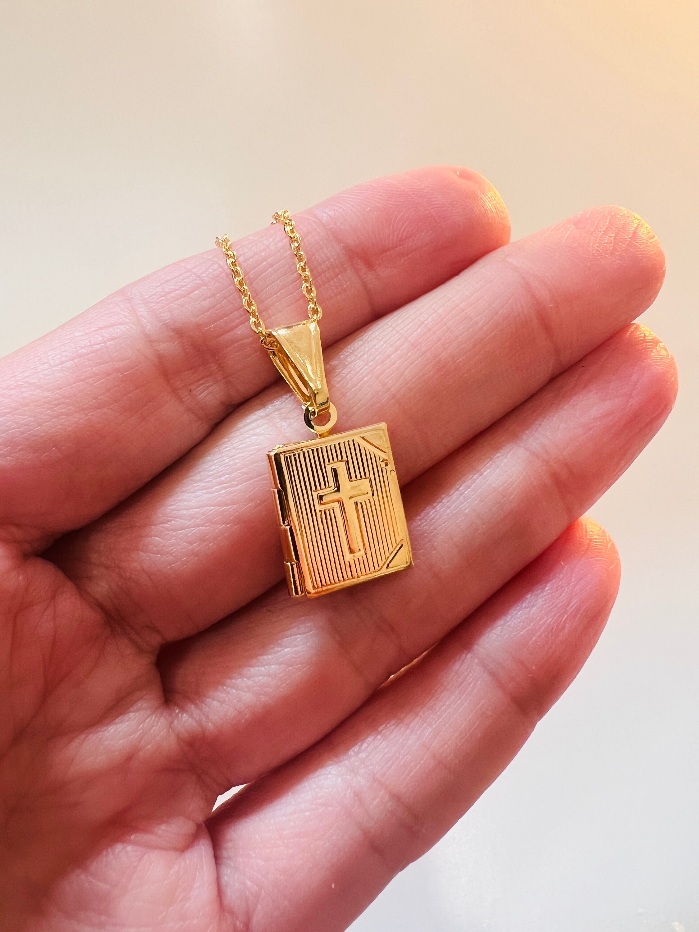 Gold hotsell christian jewelry