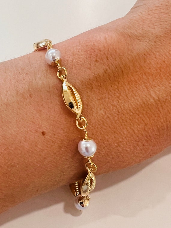 Gold puka shell best sale bracelet