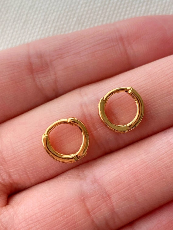 Small 14K Yellow Gold Diamond Huggie Earrings 1/2 inch Small Hoops Round  Diamonds 890590