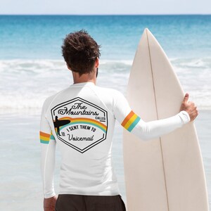 Mountains Are Calling Surf Men&#39;s Rash Guard