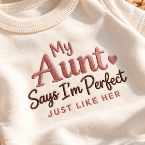 Min moster säger att jag är perfekt precis som hennes broderade sparkdräkt, mosterbabypresent, stolt mosterbabyoutfit, ny mosterpresent, babyshowerpresent