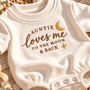Moster älskar mig babysparkdräkt, till månen och tillbaka broderad babyoutfit, söt brorsdotter/systerdotter present, babyshower present från moster