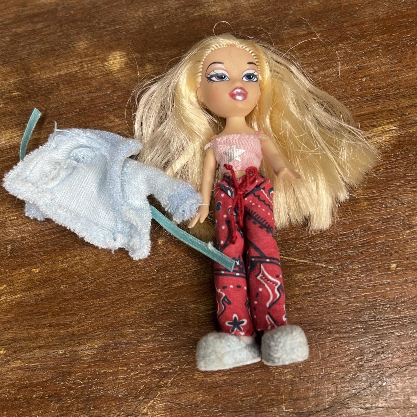 BRATZ MGA DOLL Sleep Over Cloe and Accessories