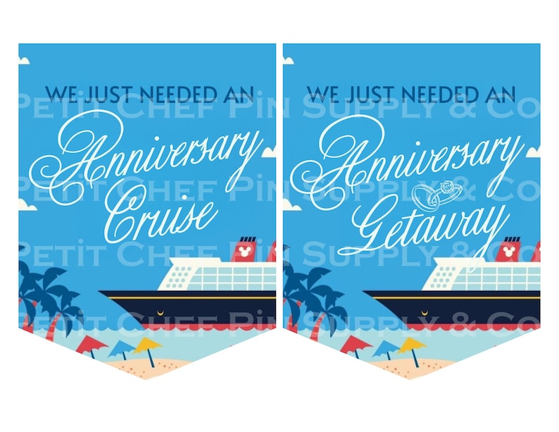 Op de afbeelding: Twee wimpelvormige banners met een blauwe luchtachtergrond. E&eacute;n banner leest "Anniversary Cruise" en de andere "Anniversary Getaway". Beide tonen een cruise-illustratie, palmbomen en strandparasols.