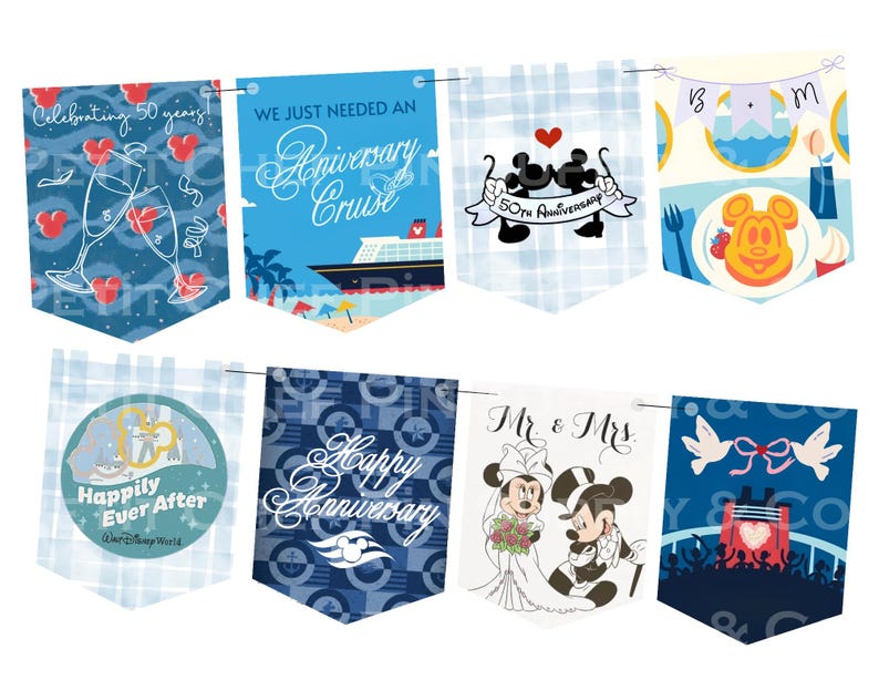 Op de afbeelding: Een slinger met acht driehoekige vlaggetjes. De vlaggetjes tonen verschillende ontwerpen en teksten, waaronder "Celebrating 50 years!" en "Happy Anniversary." Mickey en Minnie Mouse staan op sommige vlaggetjes.