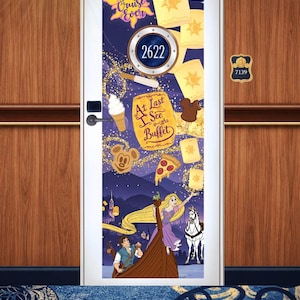 Puede incluir: Un imán decorativo para puerta con una escena de cielo nocturno púrpura con linternas flotantes, un barco con dos personajes, un caballo blanco e iconos de comida. El texto incluye Best Cruise Ever y At Last I See the Buffet, con una abertura central para 2622.