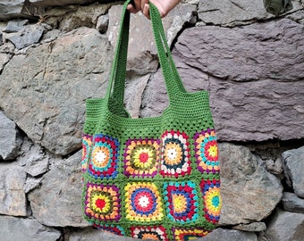Bolso tote de ganchillo hecho a mano con diseño de cuadrado de abuela, estilo boho.