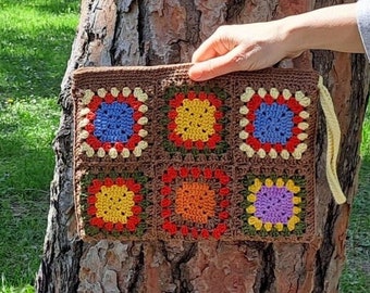 Granny Square Clutch, Crochet Spring Clutch, Summer Clutch, Granny Square Crochet Wristlet Clutch, All Day Toiletry Pouch, Boho Style Clutch