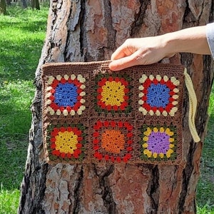 Granny Square Clutch, Crochet Spring Clutch, Summer Clutch, Granny Square Crochet Wristlet Clutch, All Day Toiletry Pouch, Boho Style Clutch