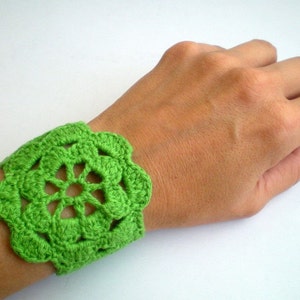 Green Crochet Bracelet, Lace Cuff Wrist Band image 1