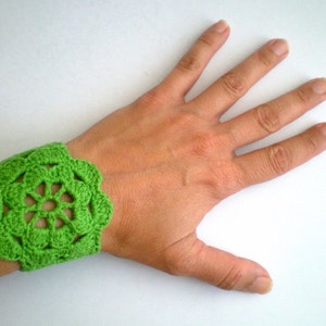 Green Crochet Bracelet, Lace Cuff Wrist Band image 3