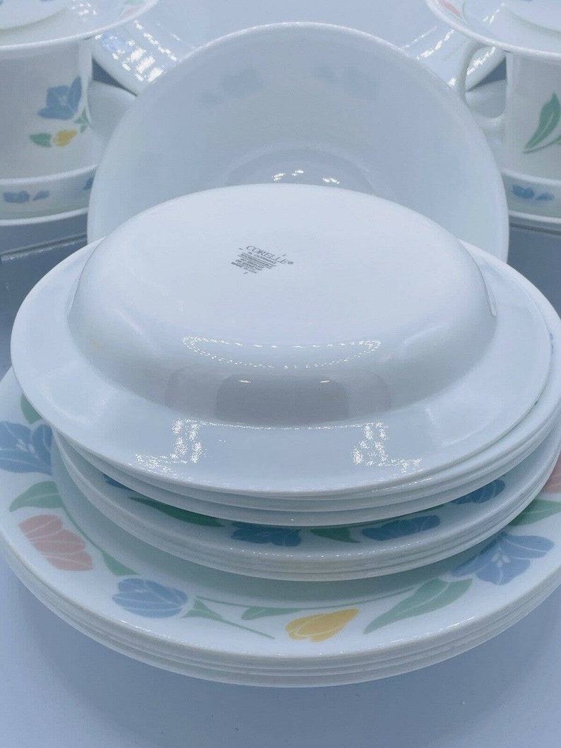 Corelle Friendship Dinnerware Set of 30 W/pasta Bowls & Luncheon Plates