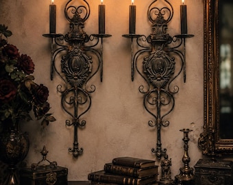 Coppia di applique gotiche da parete, 62 cm, portacandele in metallo rustico, stile dark academia, decorazione old world, arte medievale da parete.