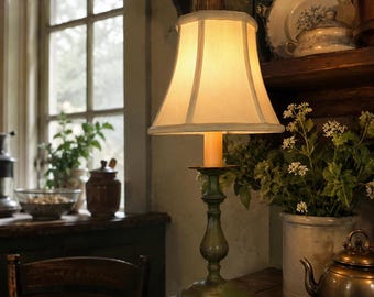 Lampa stołowa w stylu vintage w kolorze zielonym, świecznik z abażurem, lampa akcentowa Cottage Dark Academia, metalowa lampka nocna w stylu świecy, staroświecka lampa biurkowa