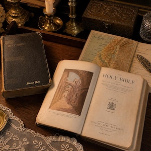Biblia King James de principios del siglo XX, edición Collins Clear Type Illustrated Maps, con inscripción de 1940.