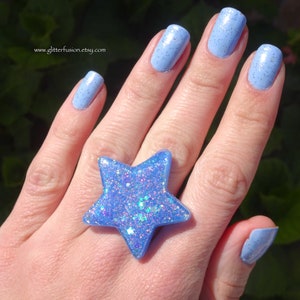 Iridescent Periwinkle Blue Purple Resin Star Statement Ring, Big Chunky Celestial Resin Ring, Star Party Favor Gift, Glitter Fusion Jewelry