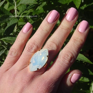 Weißer Opal Czech Marquise Crystal Statement Ring, großer weißer opalisierender Kristall Glam Pageant Goldring, Geschenk für sie, Glitter Fusion Schmuck