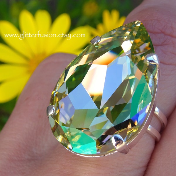 Lichtgevende groene Swarovski Crystal Pear statement ring, enorme iriserende groene Teardrop ring, grote glitter Fusion high fashion Pageant ring