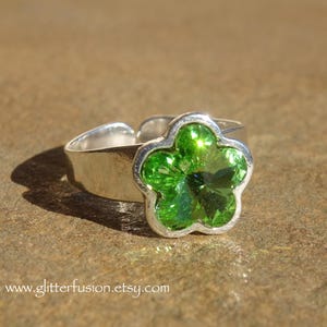 NEW! Peridot Swarovski Crystal Floral Silver Statement Ring, August Birthstone Light Green Daisy Flower Crystal Ring, Glitter Fusion Jewelry