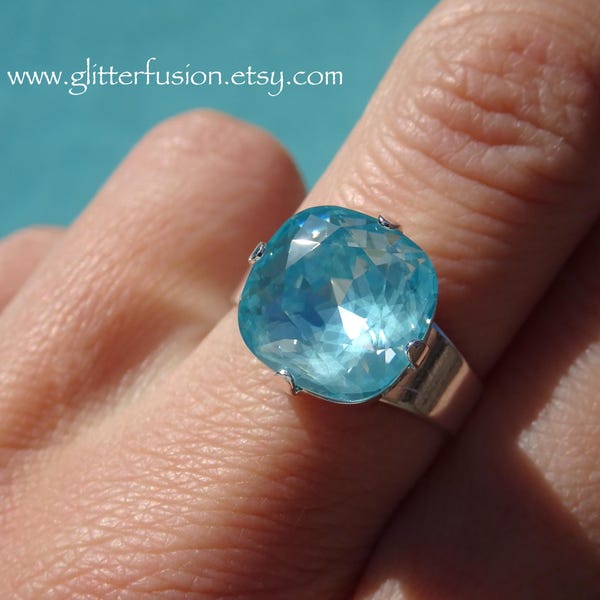 ¡NUEVO COLOR! Anillo de plata con cristales Swarovski en color azul paraíso, anillo de sirena con cristales cuadrados de talla cojín en azul cielo brillante, fusión de purpurina.