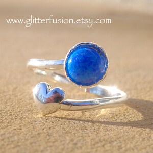 Tanduaji Silber Ring 925 Mit Blauem Opal – Damenring In Runder Form – Minimalistisches Schmuckstück Für Verlobung Oder Jubiläum