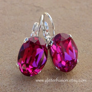 フクシア スワロフスキー クリスタル ステートメント イヤリング、ディープ ダーク ブライト ピンク オーバル クリスタル ブライズメイド イヤリング、グリッター フュージョン ハイ ファッション ジュエリー