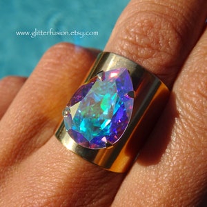 Aurora Borealis Swarovski Kristall Birnenform Gold Breitband Ring, AB schillernder Holo Regenbogen Kristall Teardrop Ring, Glitter Fusion Schmuck
