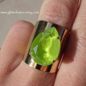 Lime Swarovski Kristall Statement Ring, Hellgrün Pear Kristall Breite Gold Ring Band Boho Chic Ring, St. Patricks Day Ring, Glitter Fusion