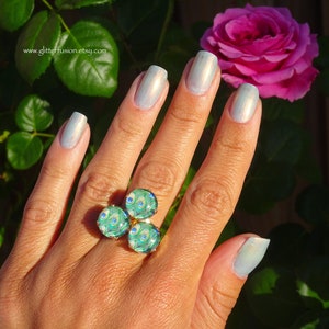 Pfauenfeder Cabochon Multi Stein Statement Ring, Boho Chic Free Spirit Pfau Ring, Natur Liebhaber Boho Ring, Glitzer Fusion Schmuck