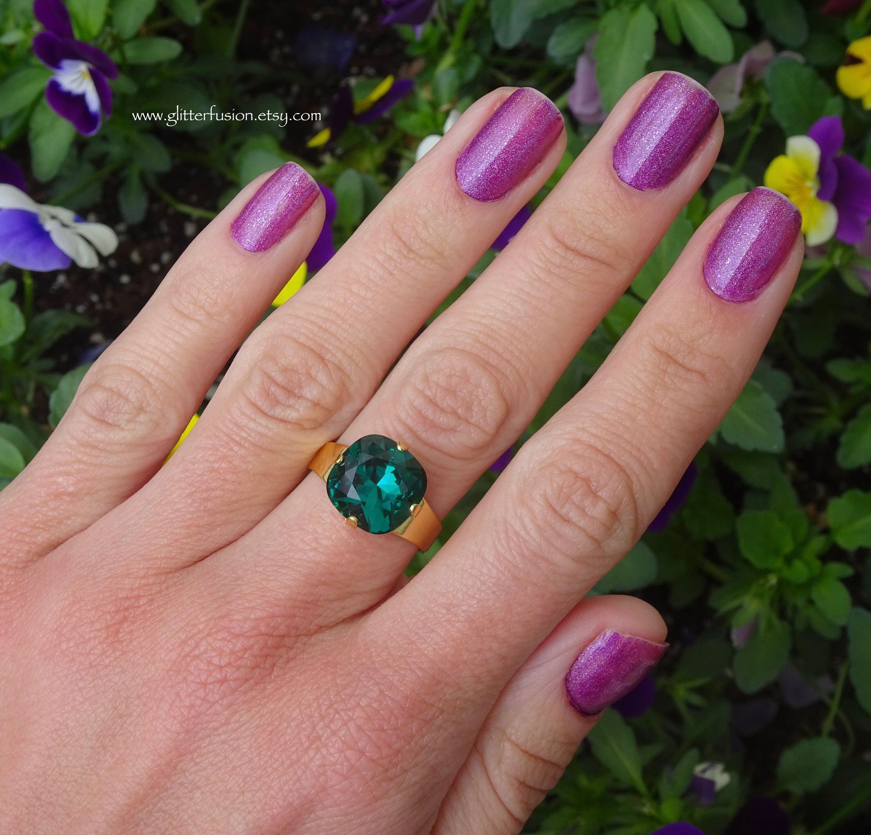 エメラルド スワロフスキー クッションカット クリスタル