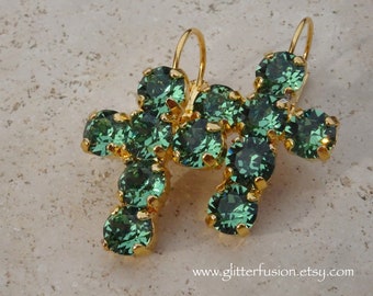 Pendientes Erinite Swarovski Crystal Cross Statement, pendientes de oro de cristal verde claro religioso country occidental Boho Chic, fusión de brillo