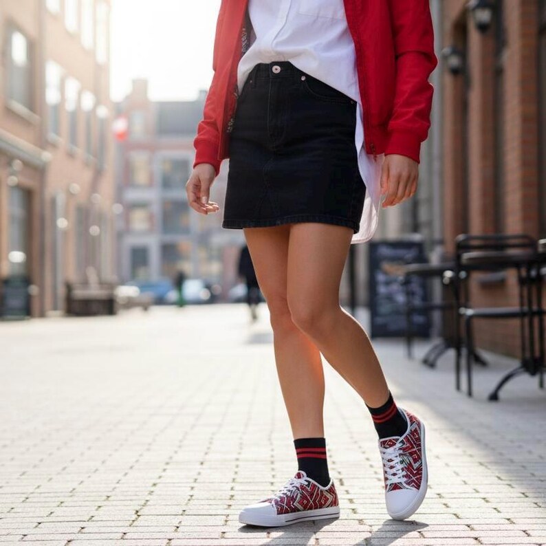 Zapatillas de lona con estampado gráfico rojo: zapatos casuales de caña baja con plantilla cómoda imagen 12