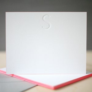 Notas de agradecimiento con monograma - Papelería con iniciales impresas en tipografía Versalles, Papelería personalizada con bordes pintados, Tarjetas impresas en tipografía