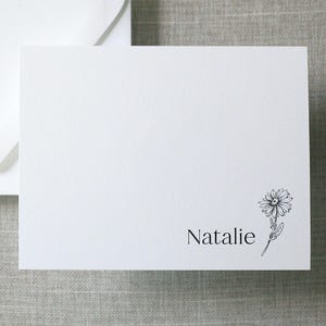 Jeu de cartes de correspondance personnalisées, papeterie personnalisée fleur de naissance marguerite avec nom, cadeau papeterie fleur de naissance avril, fête des mères