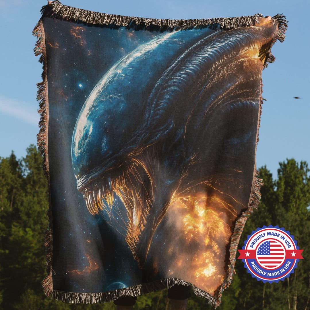 Scifi Alien Space Creature Throw Blanket, Horror Alien Art Blanket for ...