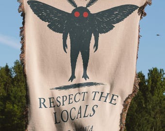 Tkany koc Mothman: dekoracja wnętrz w stylu sztuki kryptydów z Zachodniej Wirginii