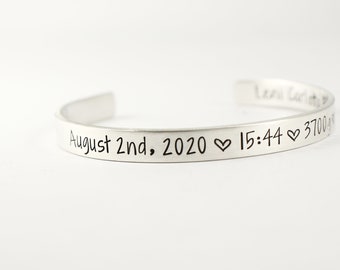 Bracelet de manchette en aluminium pur de 1/4 « de large estampé sur mesure avec votre choix de texte - bracelet à manchette mince