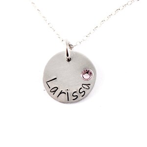 Dije con nombre estampado a mano - Collar para mamá - Collar personalizado para mamá - Plata de ley - Regalo para el Día de la Madre