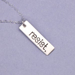 Resist-ketting: handgestempeld sterlingzilver