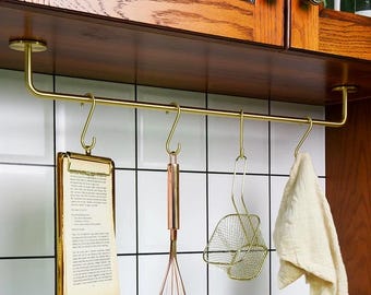 Tringle de cuisine suspendue en laiton : finition cuivre, fixée au mur avec des vis