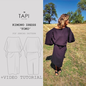 Könnte beinhalten: Ein dunkelgraues Kimonokleid mit weiten Ärmeln und knielangem Rock. Das Bild enthält eine technische Strichzeichnung des Kleides mit der Aufschrift TAPI stitch lab KIMONO DRESS YOKO PDF SEWING PATTERN +VIDEO TUTORIAL auf hellgrauem Grund.