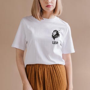 Koszulka z napisem „Leo Zodiac Sign”, koszulka z horoskopem astrologicznym, top z konstelacją gwiazdozbioru, prezent urodzinowy na lipiec i sierpień, koszulka unisex