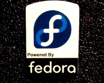 Fedora Label / Aufkleber / Sticker / Badge / Logo 1,9 cm x 2,8 cm [313]